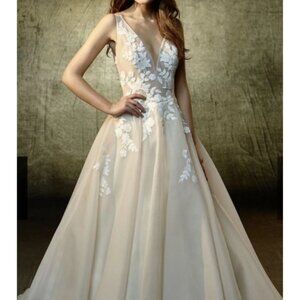 Blue by Enzoani Lennox Wedding Dress - USA Size 16